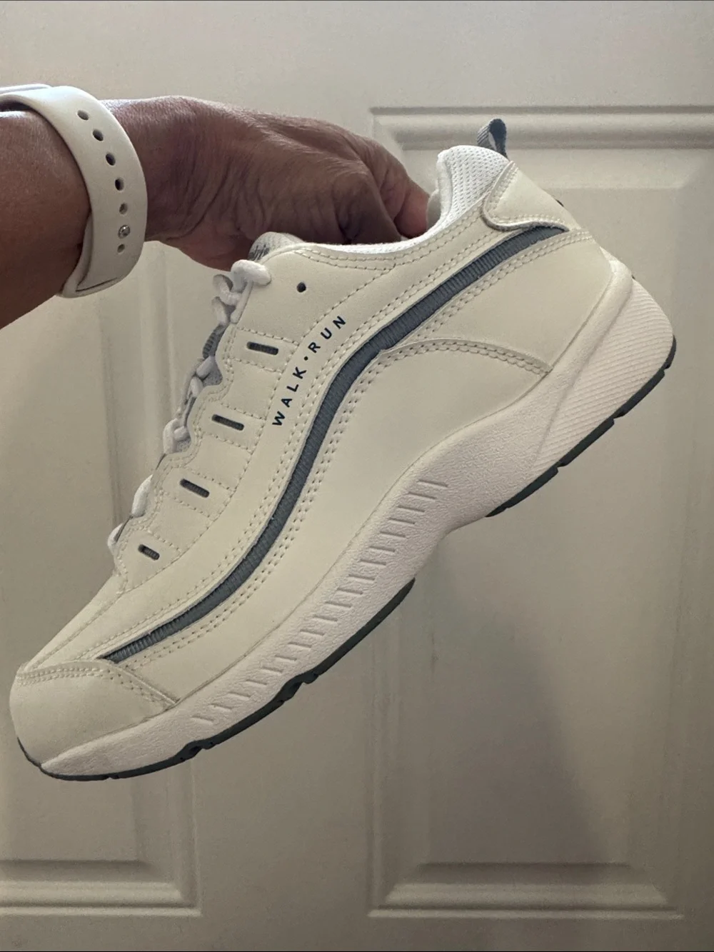 Easy Spirit Walk Run  Women’s White and Light Gray  Sneakers Size 8.5